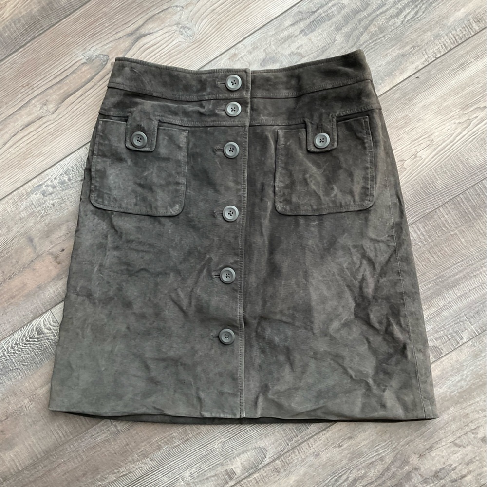 Stylish Button-Front Skirt in Dark Gray